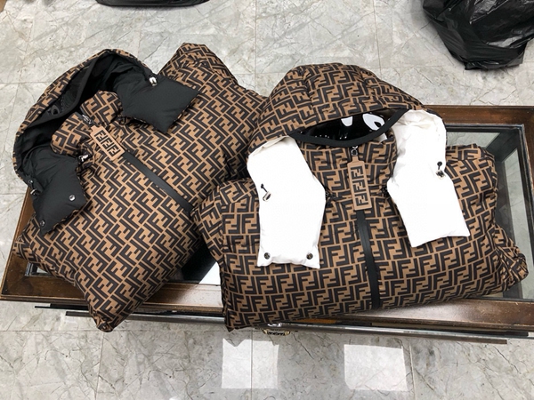 ハイクオリティダウンジャケット角部分ディテール